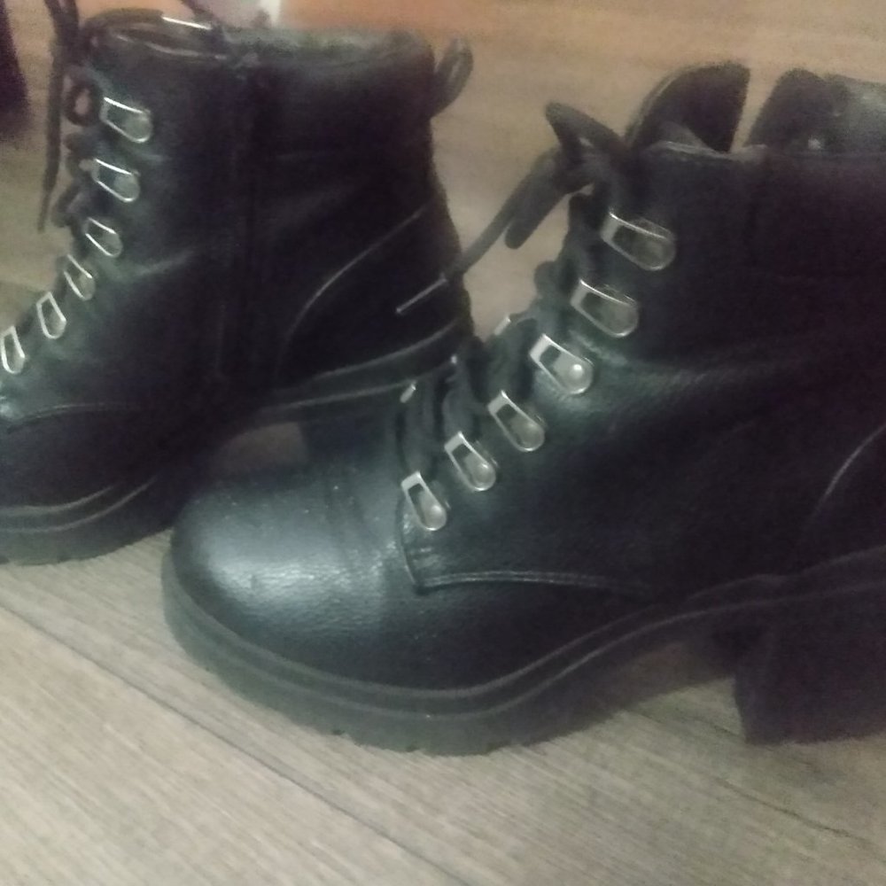 CNY New York Women's size 8 block heel black rugged boots